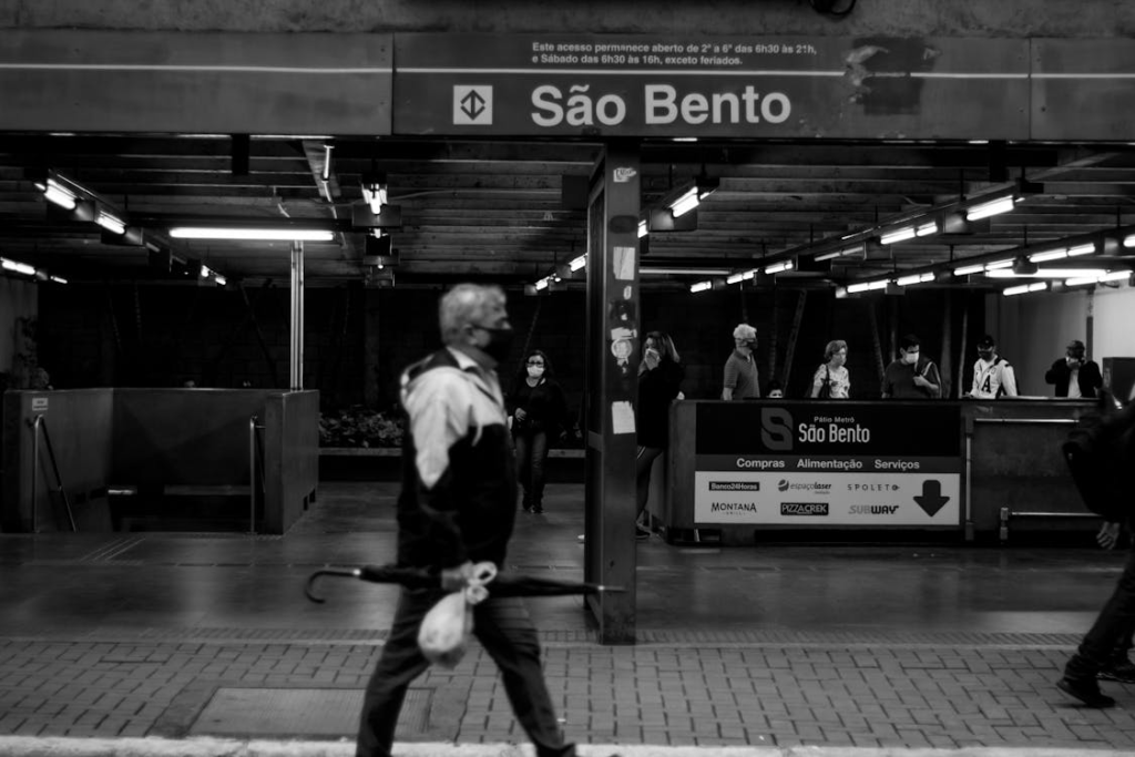 Crowded subway station in Porto during rush hour, with passengers bustling about and trains arriving.